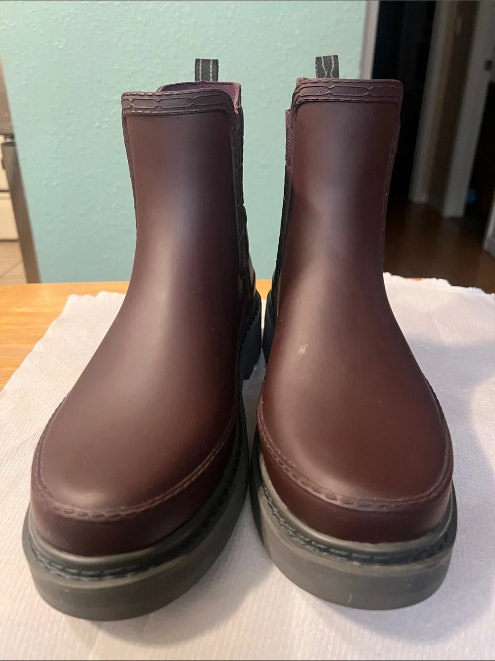 Hunter Women's Burgundy Chelsea Winter Rain Boots………Make your Offer.
